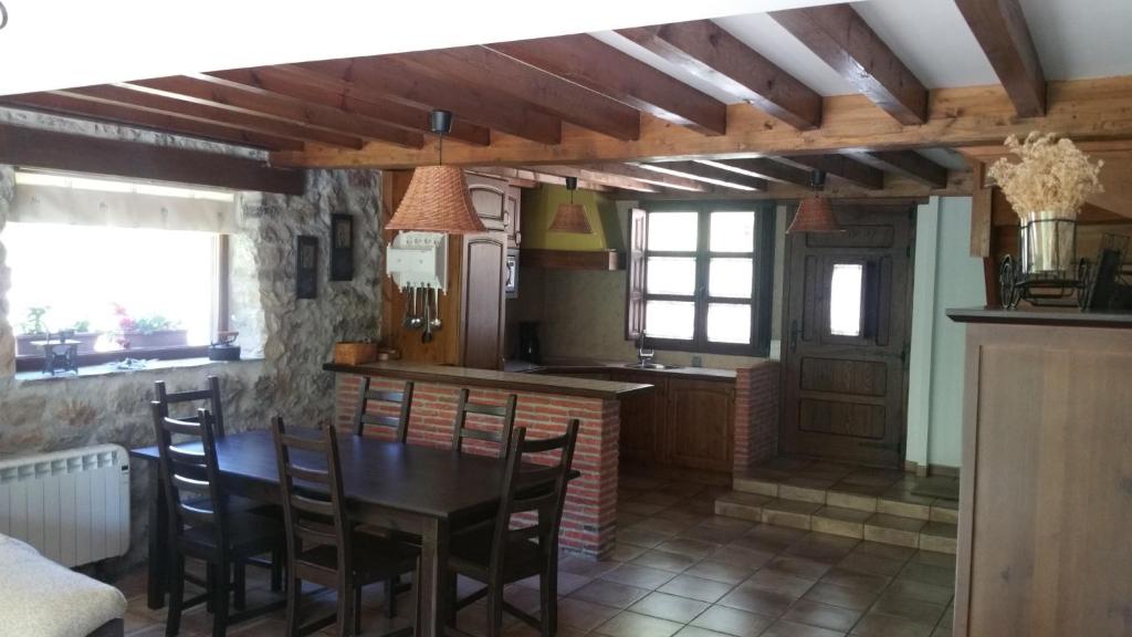 Kuchyň nebo kuchyňský kout v ubytování LAS VILLAS DEL PONTON
