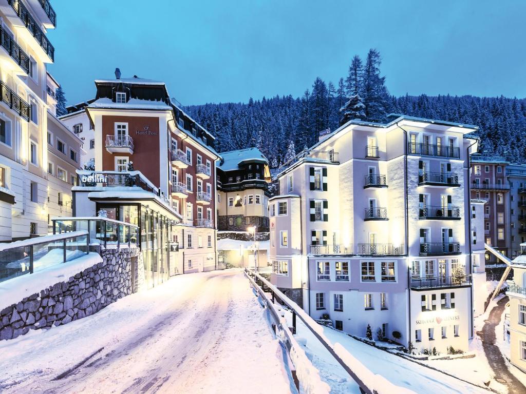 Nespecifikovaný výhled na hory nebo výhled na hory při pohledu z hotelu