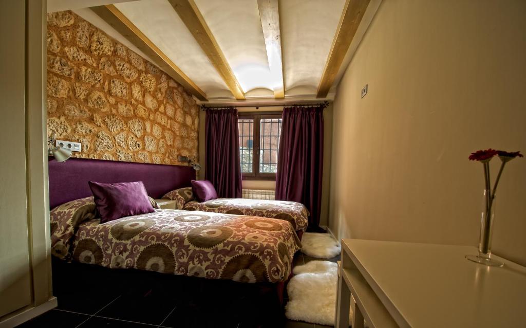 Postel nebo postele na pokoji v ubytování Hotel Albanuracín