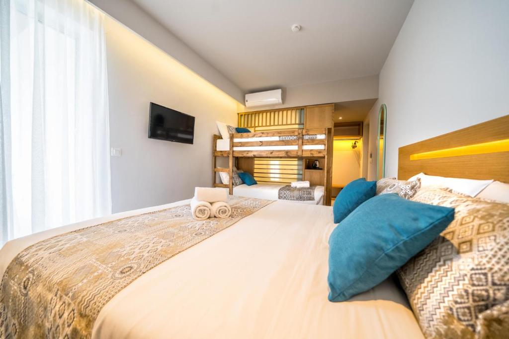 Postel nebo postele na pokoji v ubytování Adele Beach Hotel