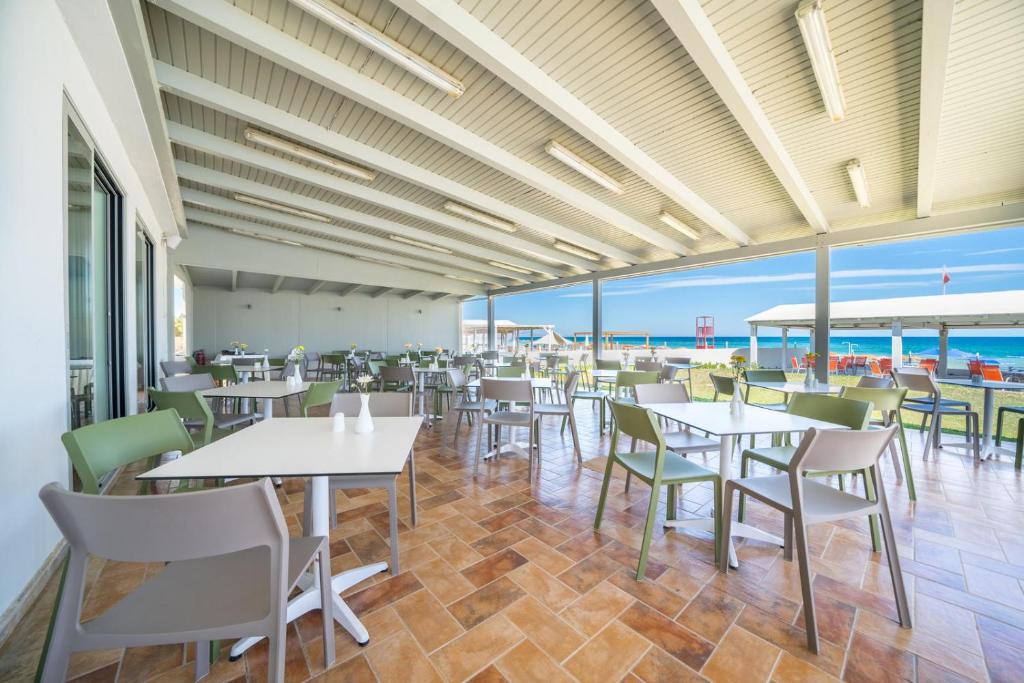Restaurace v ubytování Adele Beach Hotel