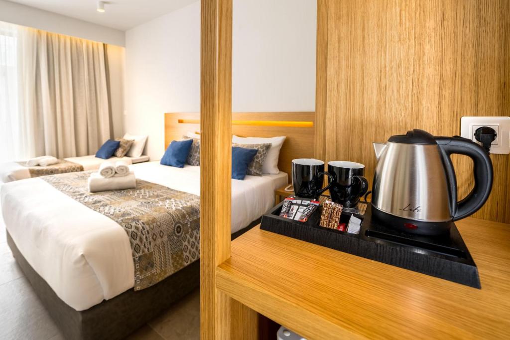 Postel nebo postele na pokoji v ubytování Adele Beach Hotel