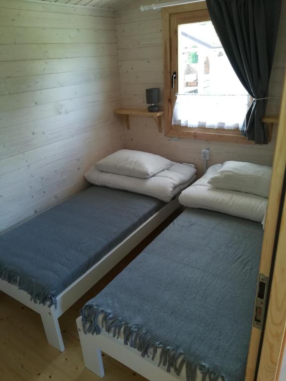 Postel nebo postele na pokoji v ubytování Domki Letniskowe REJS