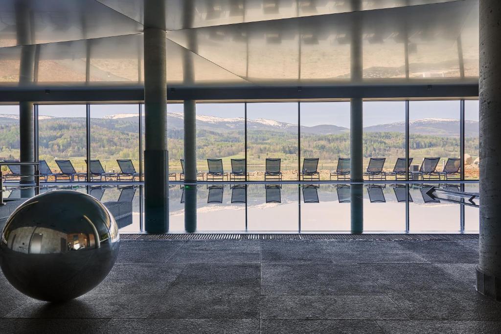 Nespecifikovaný výhled na hory nebo výhled na hory při pohledu z hotelu