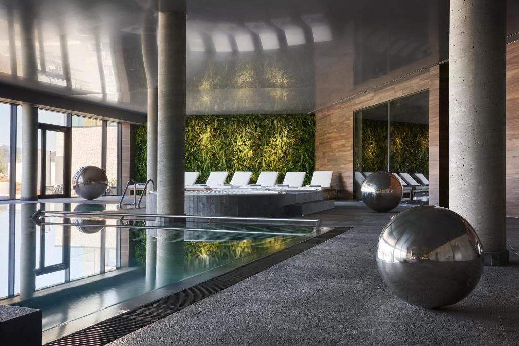 Bazén v ubytování Lake Hill Karkonosze Resort & Spa nebo v jeho okolí