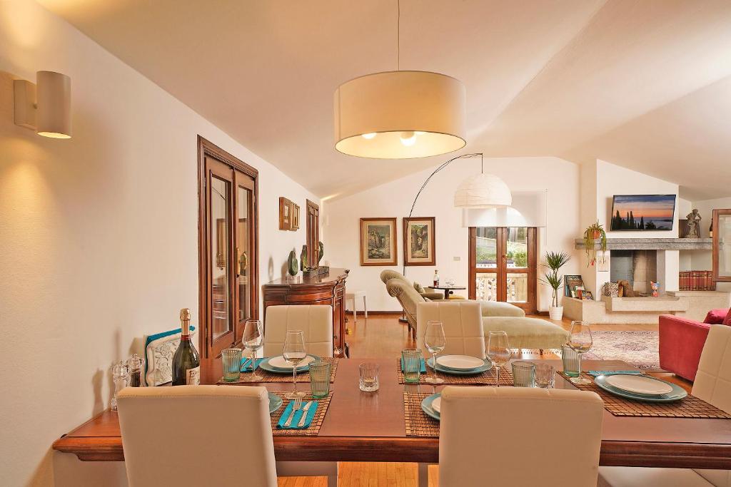 Posedenie v ubytovaní VALLE FIORITA 42 - Lake view apartment