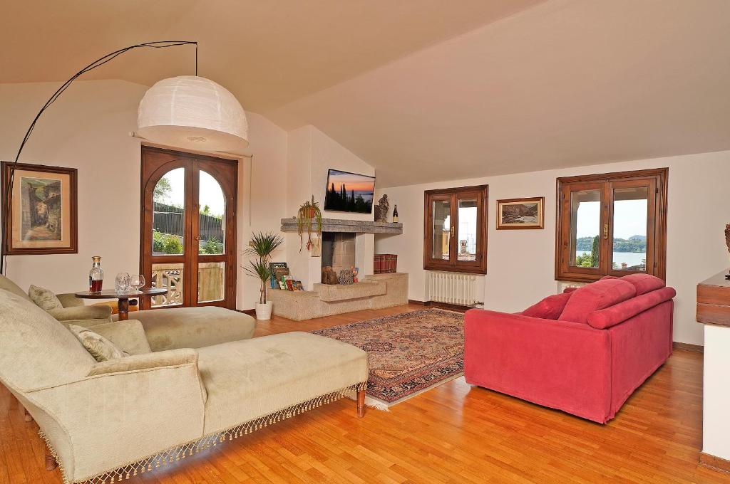 Posedenie v ubytovaní VALLE FIORITA 42 - Lake view apartment