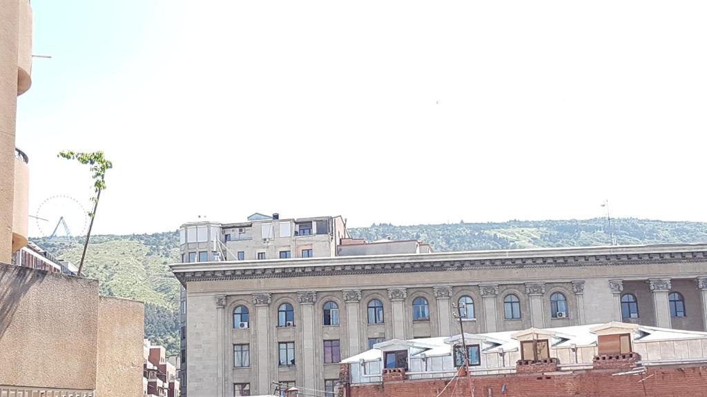 Nespecifikovaný výhled na hory nebo výhled na hory při pohledu z hotelu
