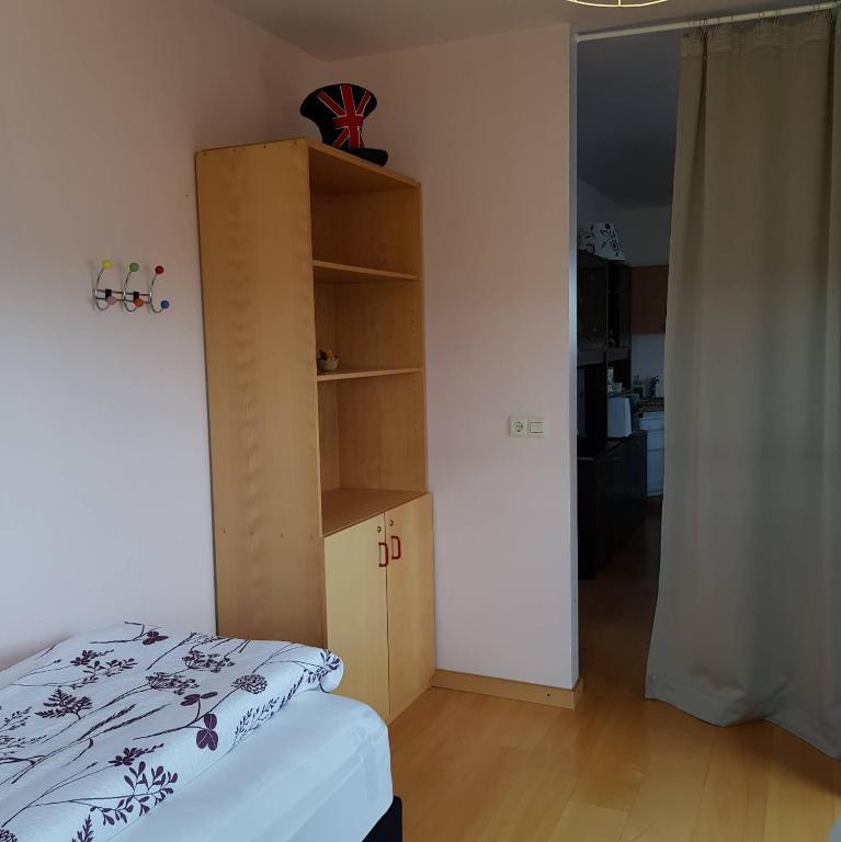 Postel nebo postele na pokoji v ubytování Peaceful farm apartment