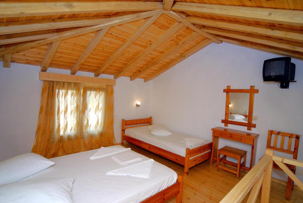 Postel nebo postele na pokoji v ubytování Aiolos House