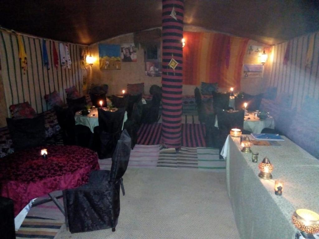 Istumisnurk majutusasutuses Camp Desert Stars