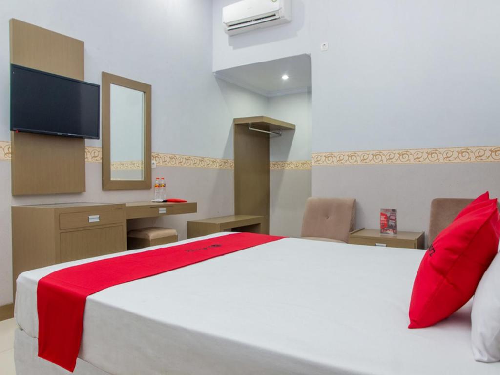 RedDoorz near Goa Panggung - Chambre Double
