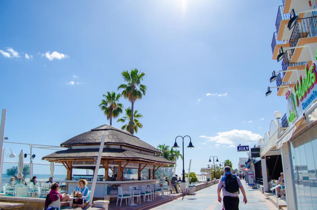 LA CARIHUELA TORREMOLINOS - STUDIO 2- COSTA SOL HOLIDAY ...