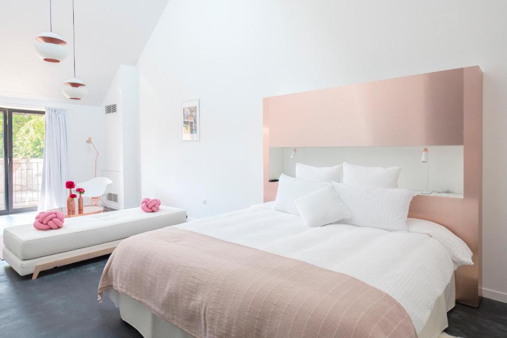 Au Clos du Lac - King Room With Balcony