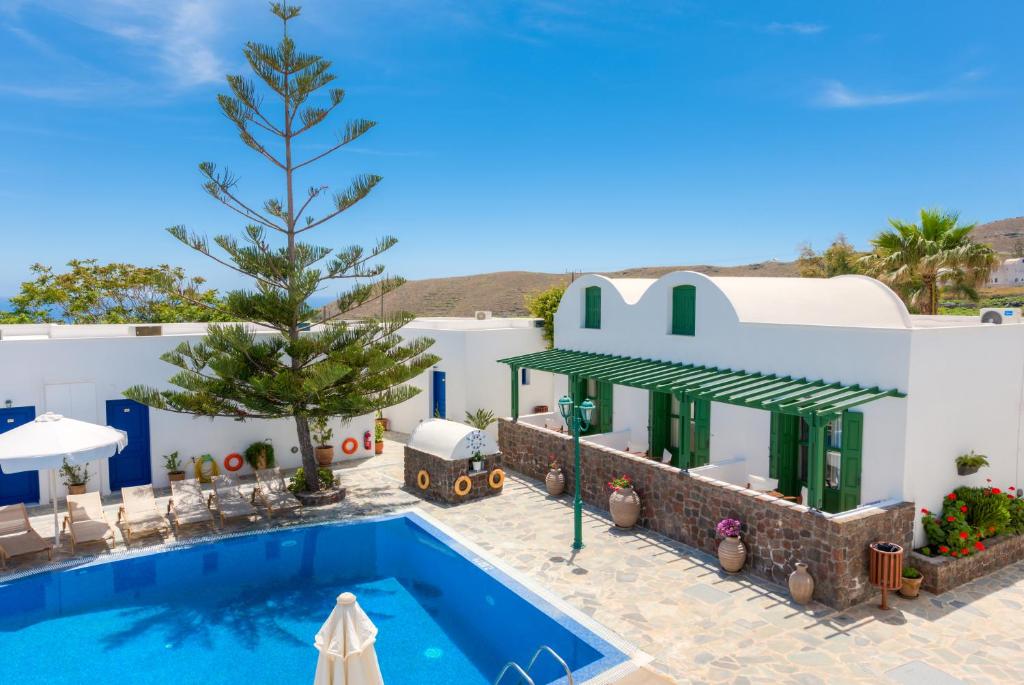 Bazén v ubytování Hotel Mathios nebo v jeho okolí