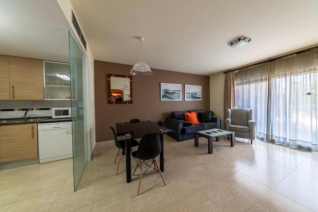 Kuchyň nebo kuchyňský kout v ubytování Golden Beach Apartamentos