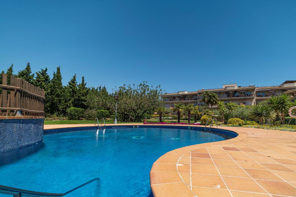 Bazén v ubytování Golden Beach Apartamentos nebo v jeho okolí
