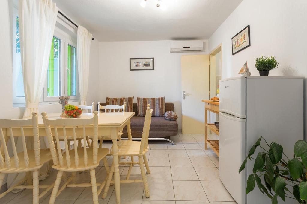 Posedenie v ubytovaní Central View Apartment