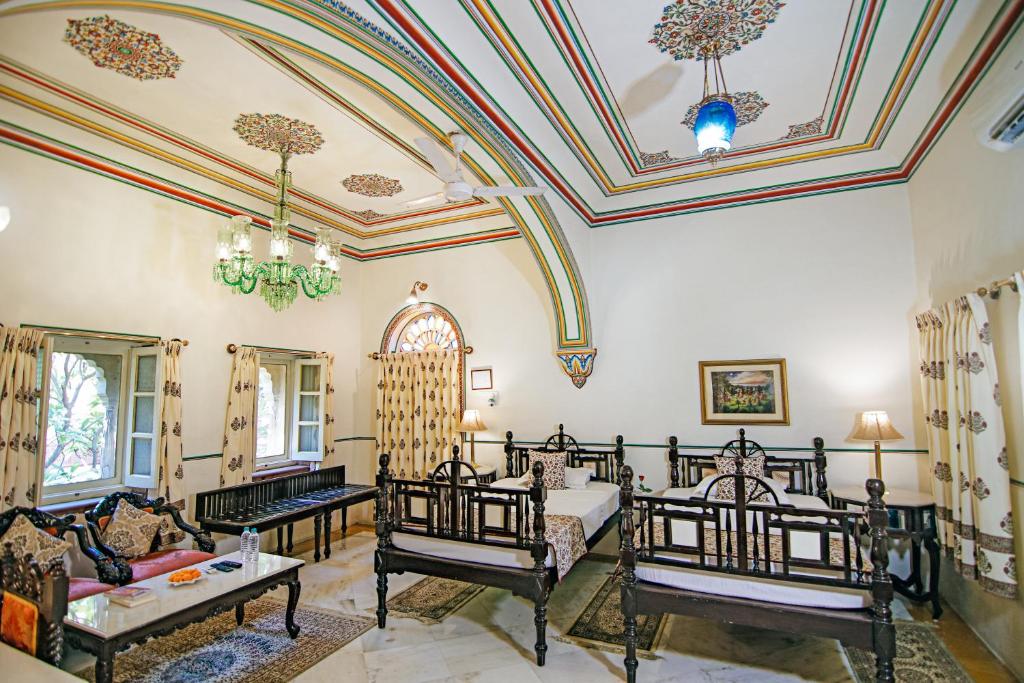 Posezení v ubytování Alsisar Haveli - Heritage Hotel