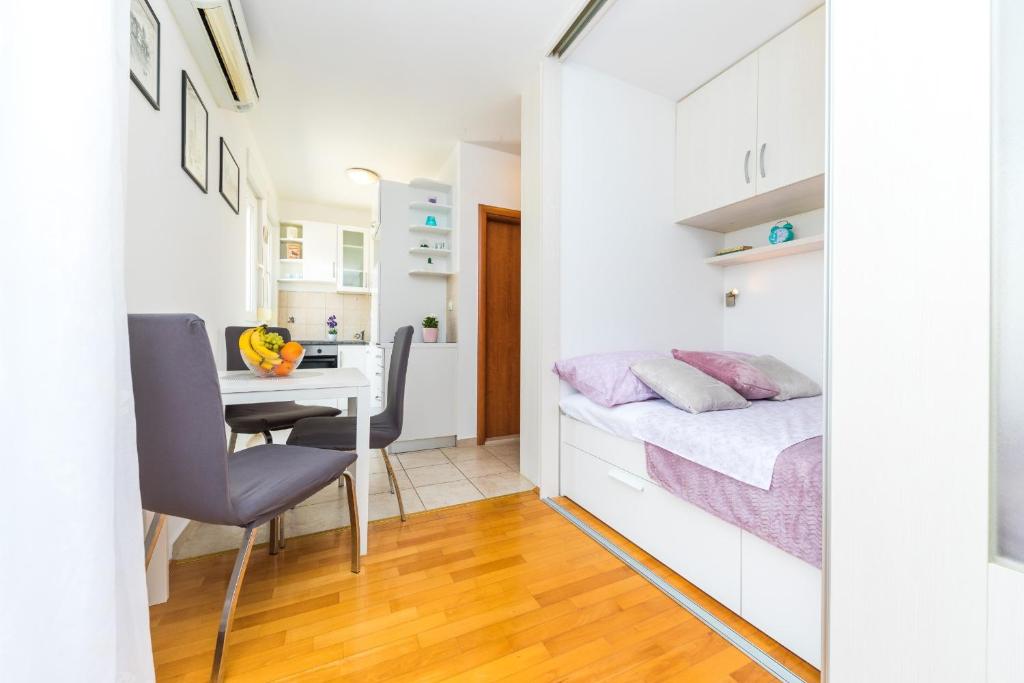 Posteľ alebo postele v izbe v ubytovaní Studio Znjan with balcony