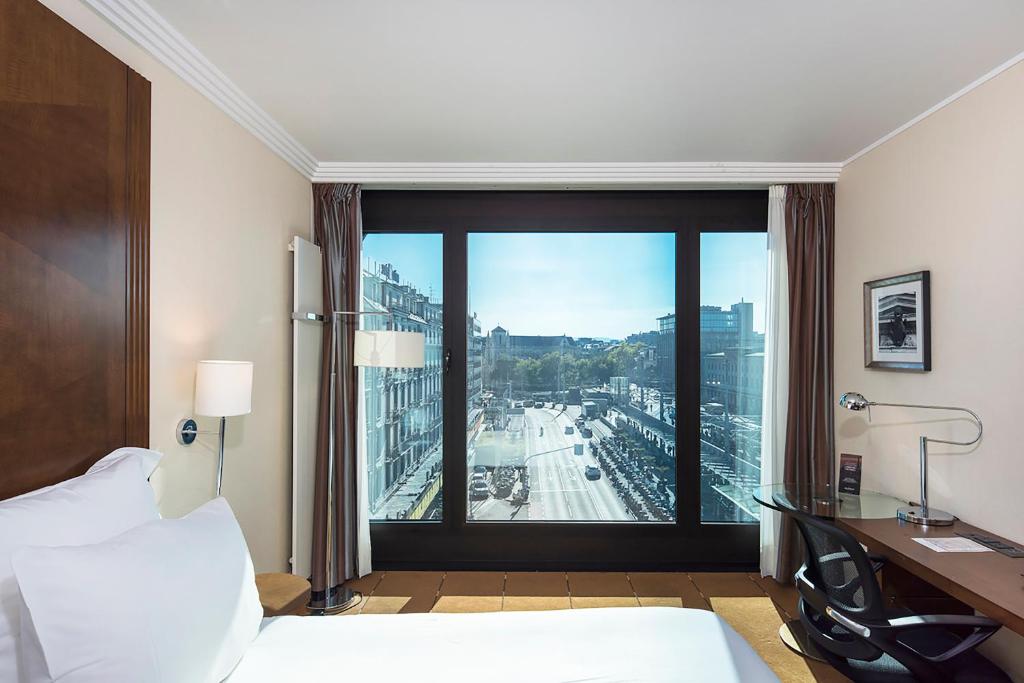 Una cama o camas en una habitación de Warwick Geneva