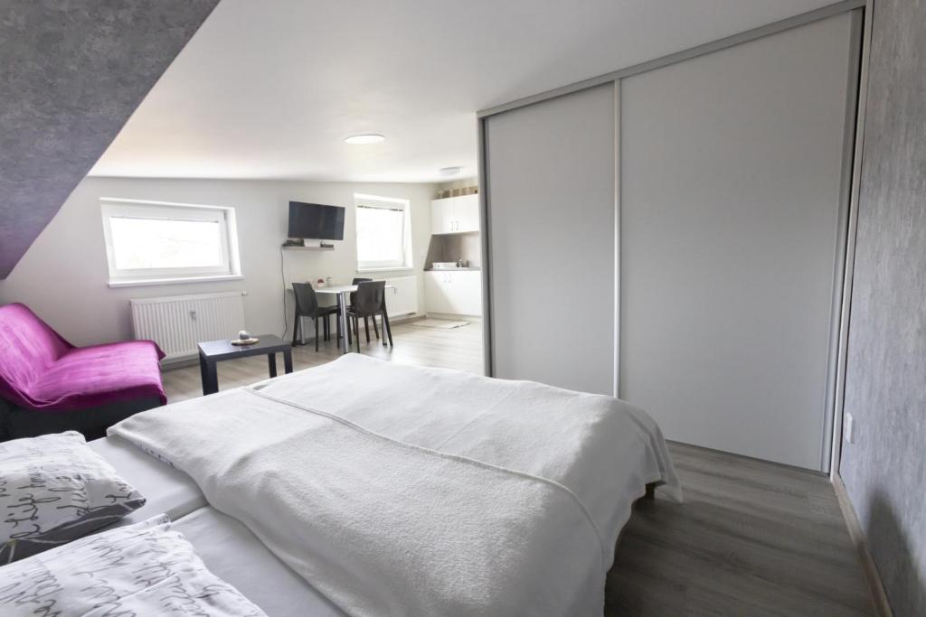 Postel nebo postele na pokoji v ubytování Apartmán Theo