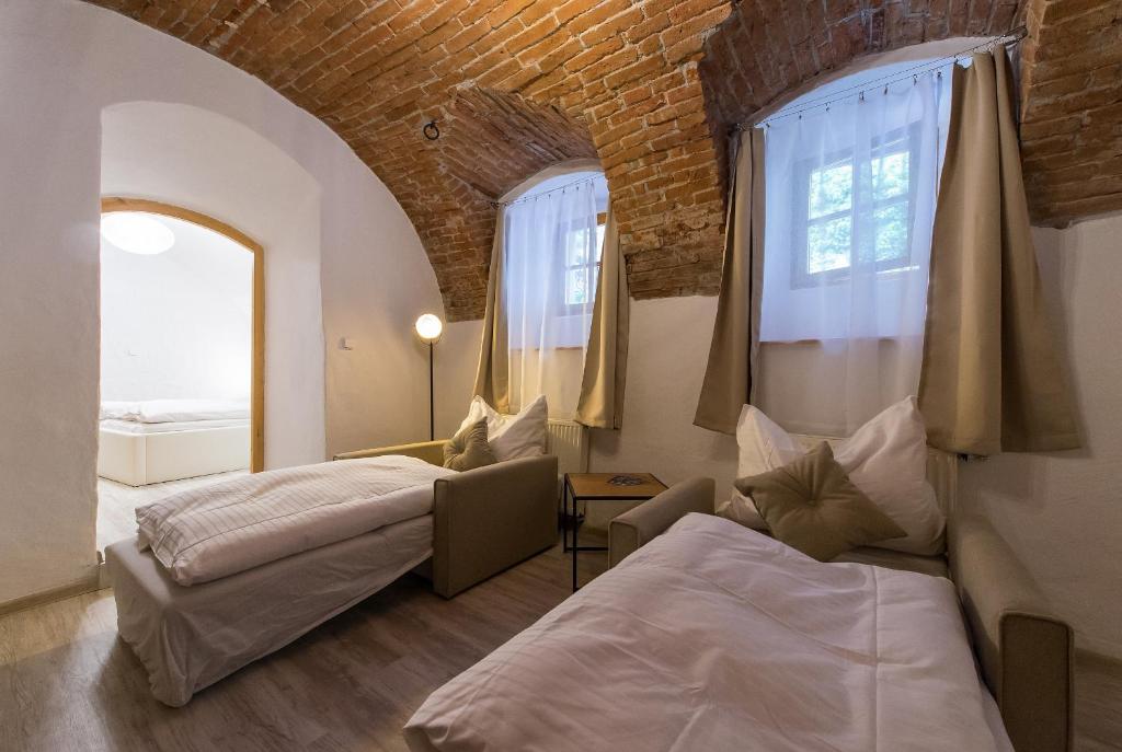 Łóżko lub łóżka w pokoju w obiekcie Pension U Zámku