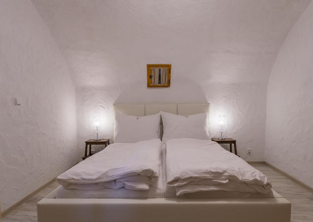 Łóżko lub łóżka w pokoju w obiekcie Pension U Zámku
