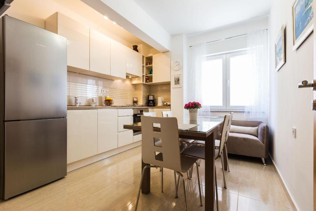 Kuchyňa alebo kuchynka v ubytovaní Stine Apartment