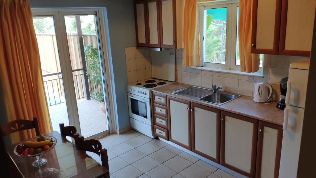 Kuchyň nebo kuchyňský kout v ubytování Dimarion Villas