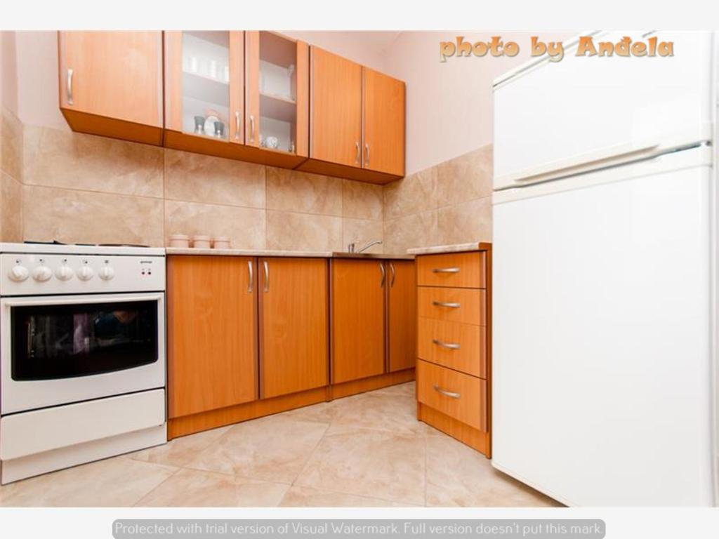 Kuchyňa alebo kuchynka v ubytovaní Apartmani Anđela