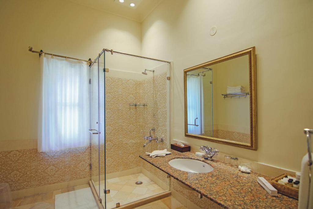 Koupelna v ubytování Alsisar Haveli - Heritage Hotel