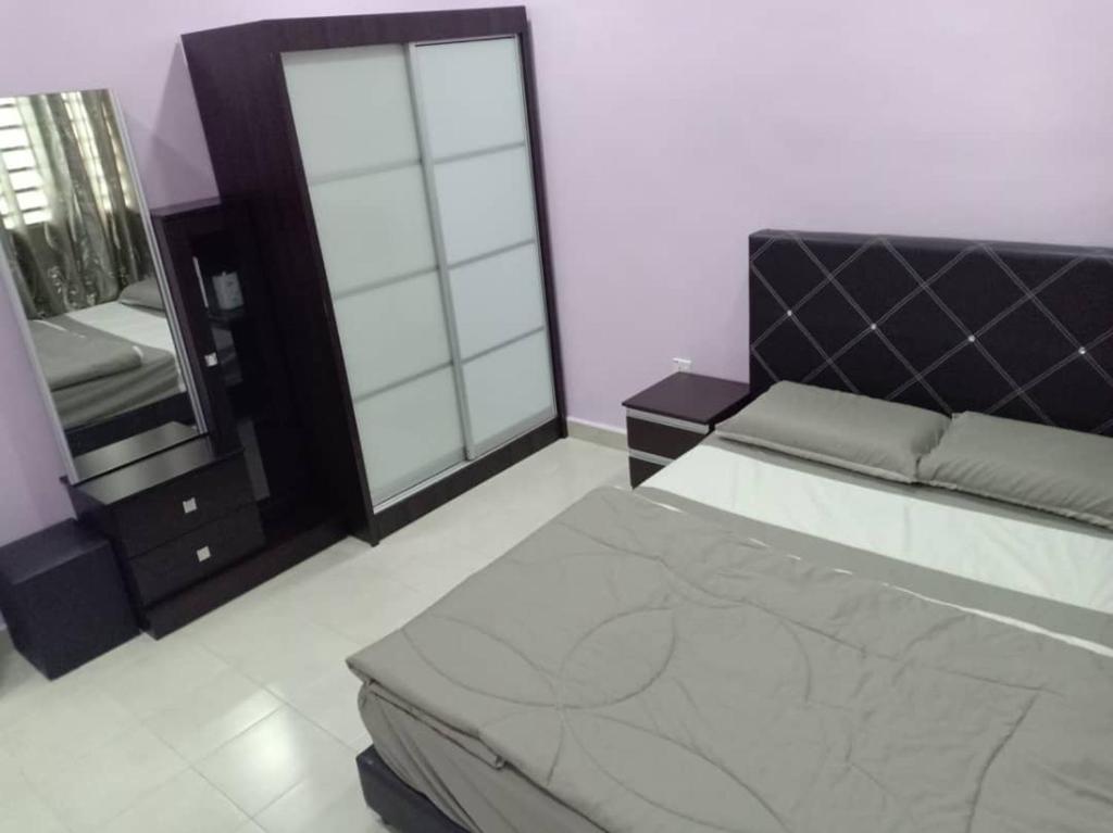 Gallery image of Purple TownHouse 3R2B Wifi in Sekinchan