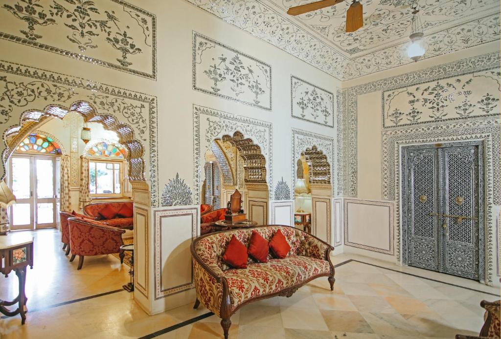 Posezení v ubytování Alsisar Haveli - Heritage Hotel