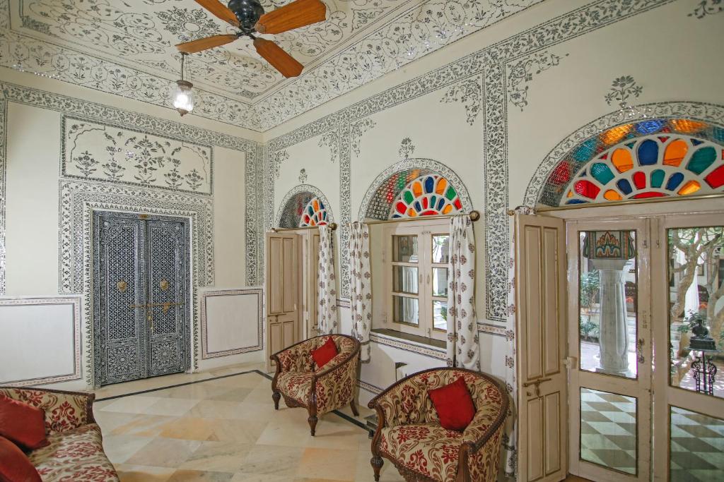 Posezení v ubytování Alsisar Haveli - Heritage Hotel