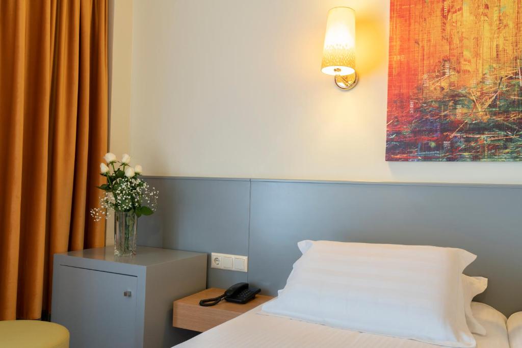 Postel nebo postele na pokoji v ubytování Esperia Hotel