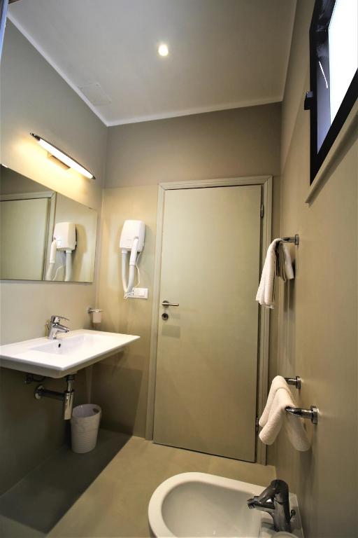 A bathroom at Hotel Marelba
