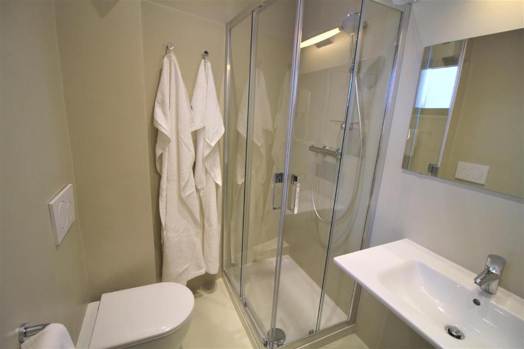 A bathroom at Hotel Marelba