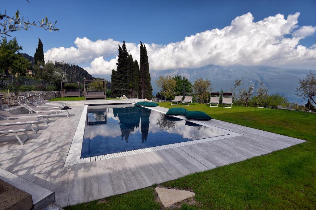 Bazén v ubytovaní Verdeulivo Relax Home - Ruculì Hospitality alebo v jeho blízkosti