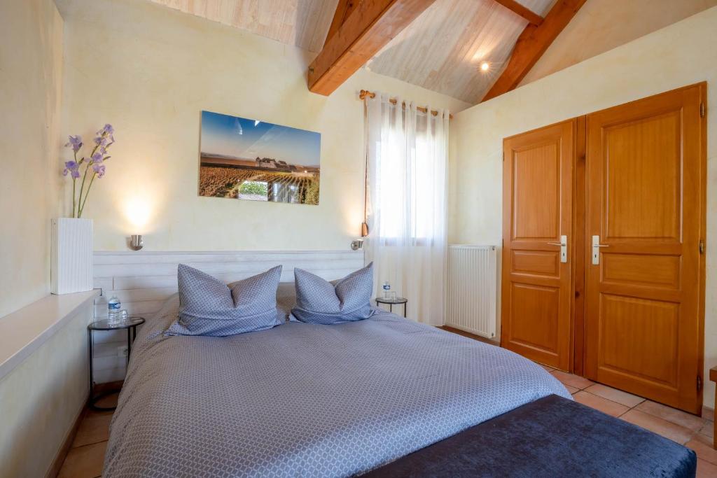 Postel nebo postele na pokoji v ubytování B&B L'Orée du Bois Bourgogne - Adults Only