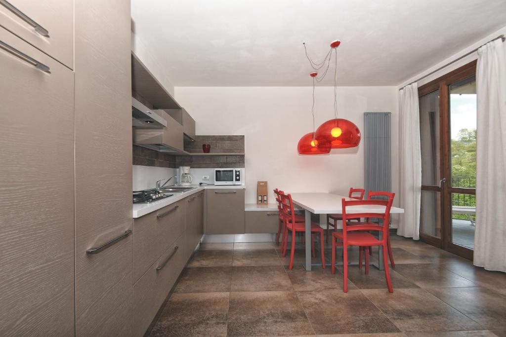Kuchyň nebo kuchyňský kout v ubytování Les Maisons - Ruculì Hospitality