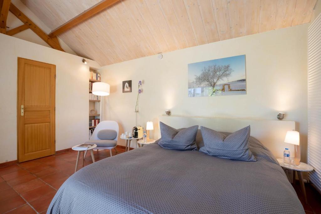 Postel nebo postele na pokoji v ubytování B&B L'Orée du Bois Bourgogne - Adults Only