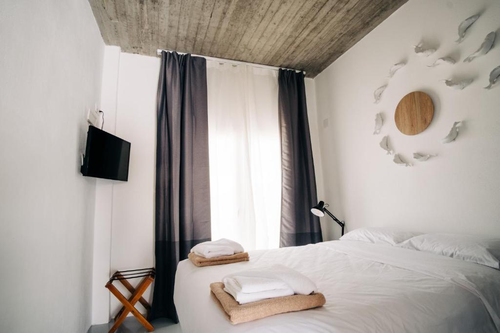 Postel nebo postele na pokoji v ubytování Mesanto Luxury Suites
