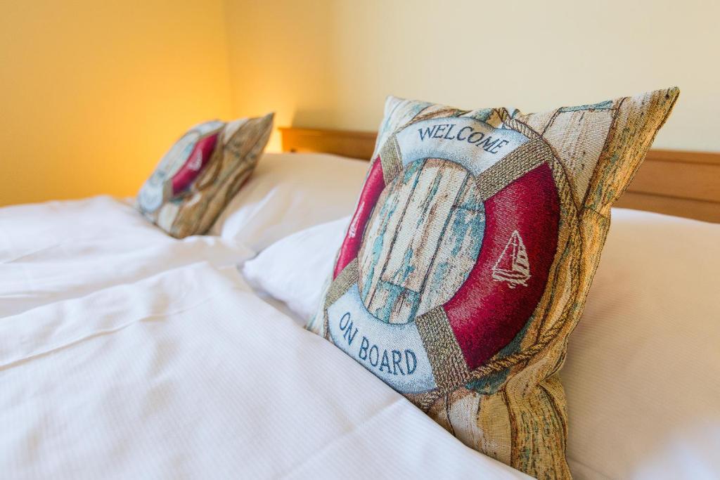 Postel nebo postele na pokoji v ubytování Hotel Admiral