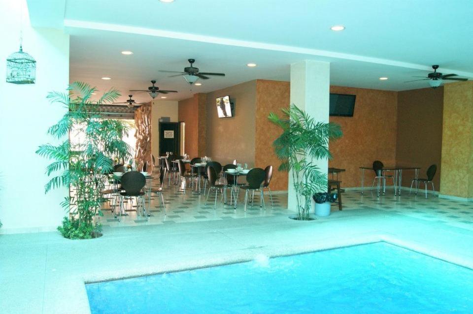 Bazén v ubytování Hotel Marvento II nebo v jeho okolí