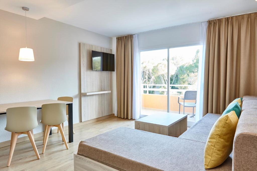 Universal Apartamentos Laguna Garden, Canyamel – Updated 2022 ...