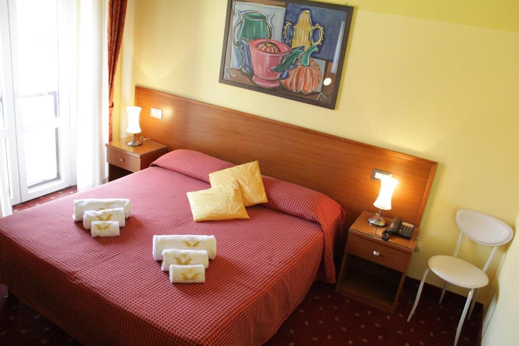 Łóżko lub łóżka w pokoju w obiekcie Hotel Lugano