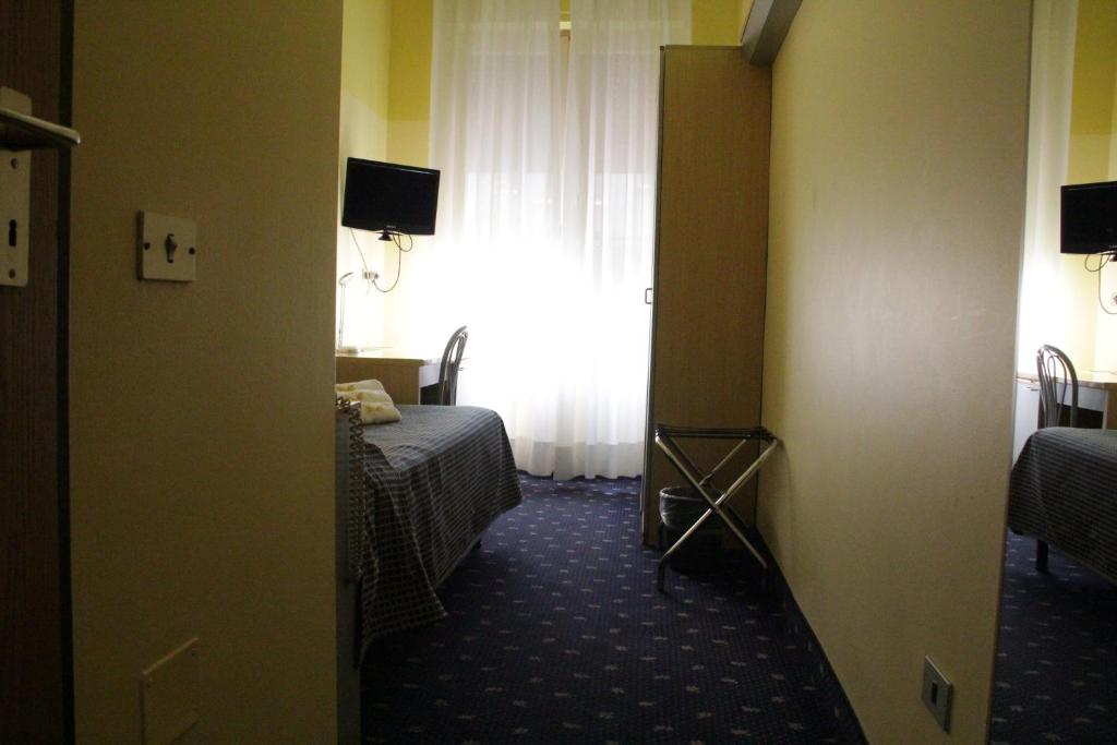 Łóżko lub łóżka w pokoju w obiekcie Hotel Lugano