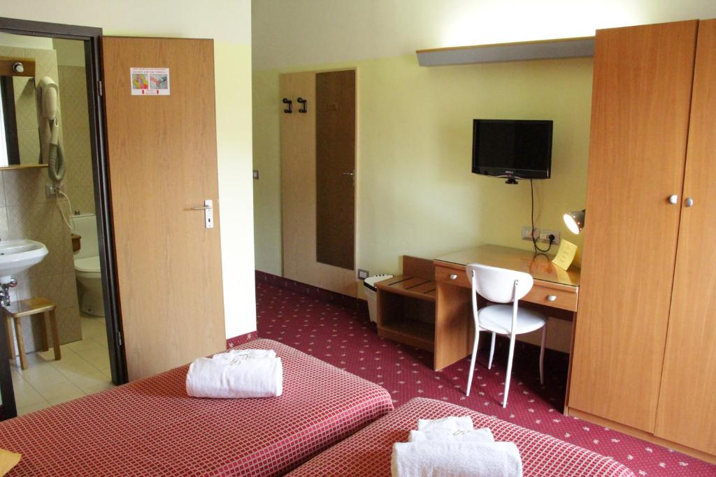 Telewizja i/lub zestaw kina domowego w obiekcie Hotel Lugano