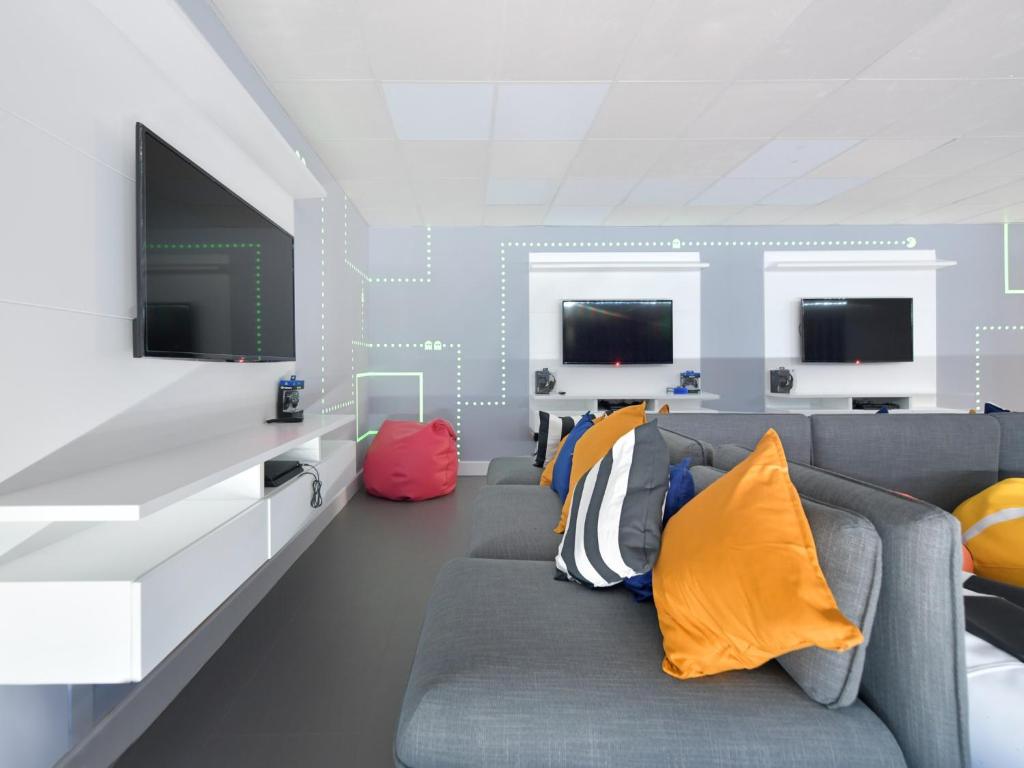 TV a/nebo společenská místnost v ubytování Hotel Fuerte Conil-Resort